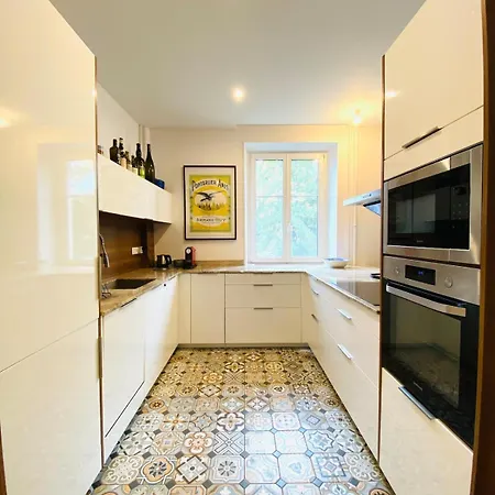 Stanislas Apartment, 8 People, Private Parking * Colmar
