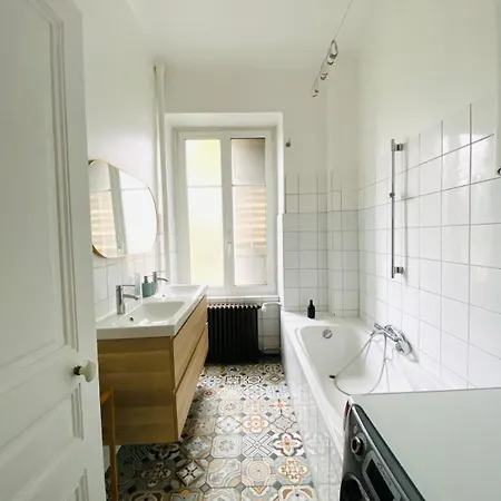 Stanislas Apartment, 8 People, Private Parking Daire *