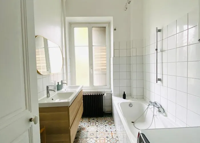 Stanislas Apartment, 8 People, Private Parking Apartamento *